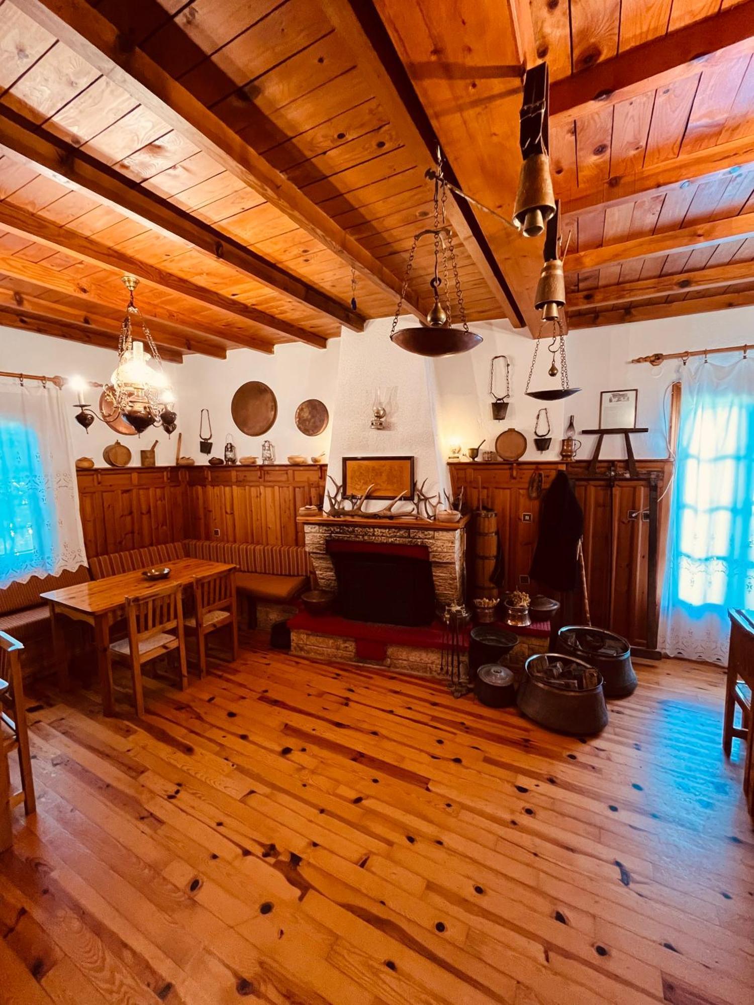 9Mouses Chasiotis Guest House Ampelakia Екстериор снимка