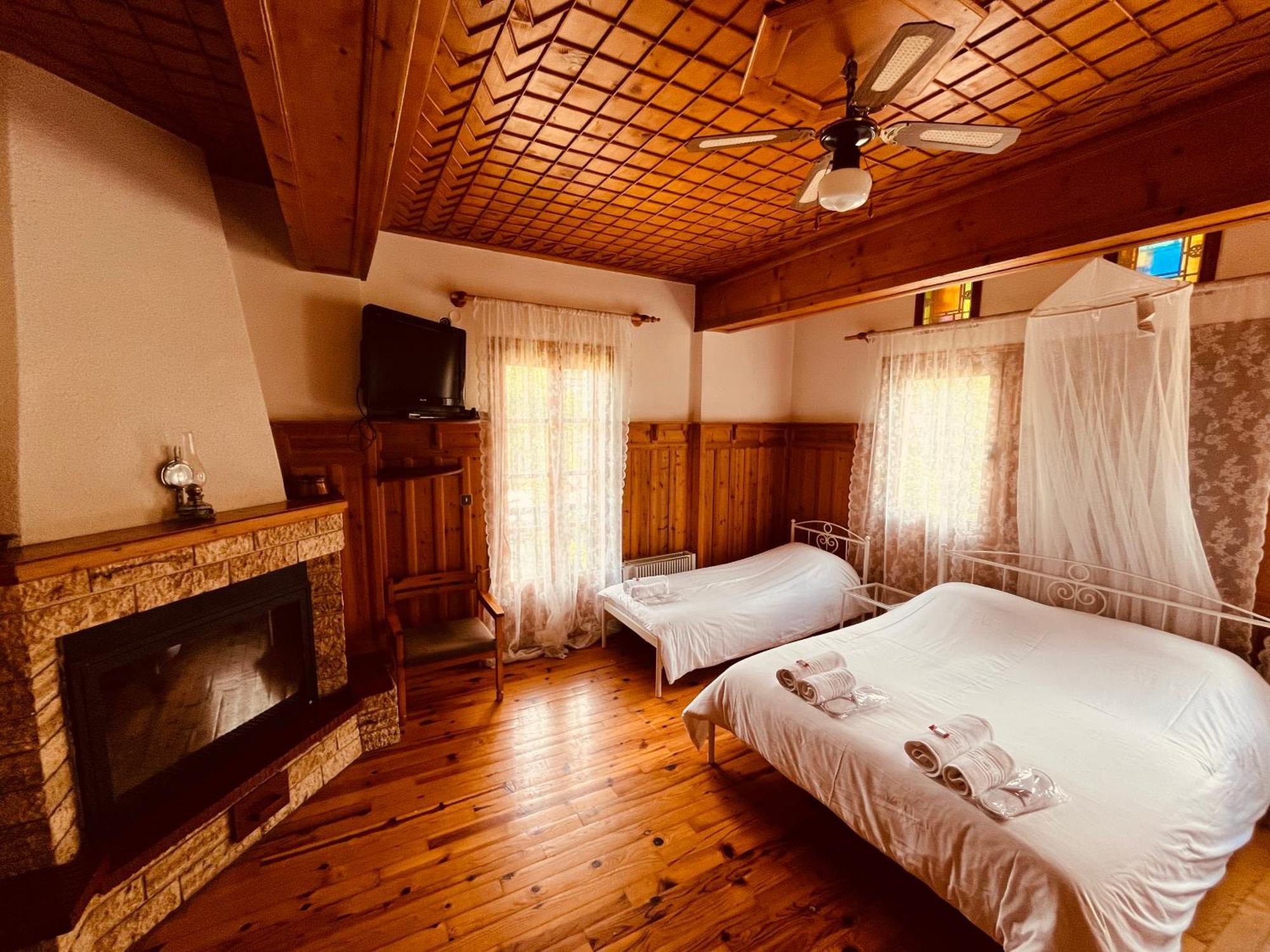 9Mouses Chasiotis Guest House Ampelakia Екстериор снимка